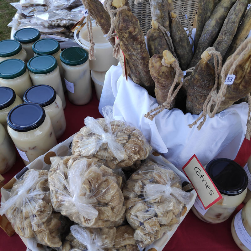 Productes curats, cotnes i confit Cotnes, llonganisses i pots de confit